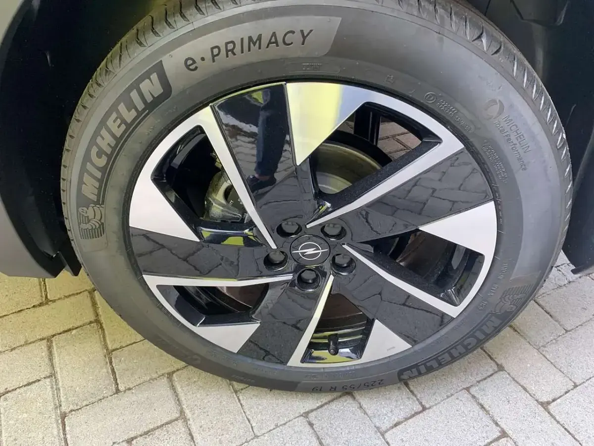 Nuova Opel Grandland X drive 136 CV (100 kW) 2026 Grafik grey SUV