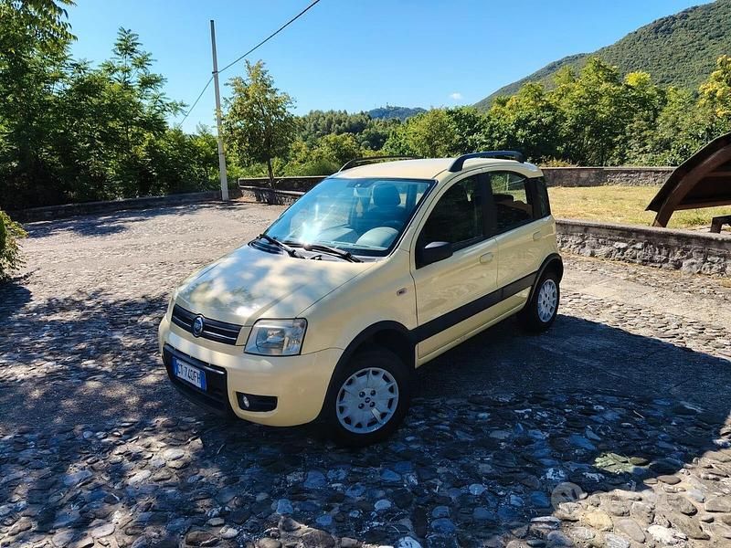 Giallo Usata 2006 Fiat Panda Tre volumi | 4000 € (Cara) - Immagine 1/4
