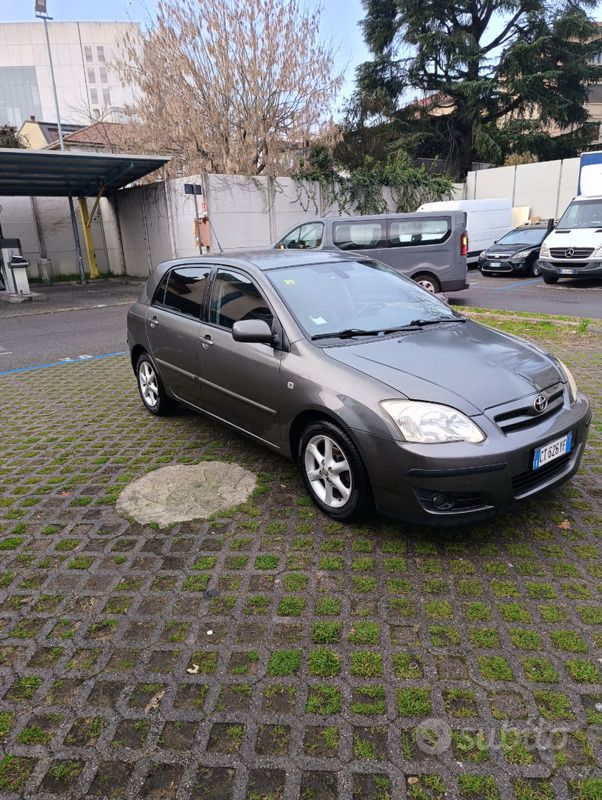 Usata Toyota Corolla 110 CV (80 kW) 2005 Grigio Berlina