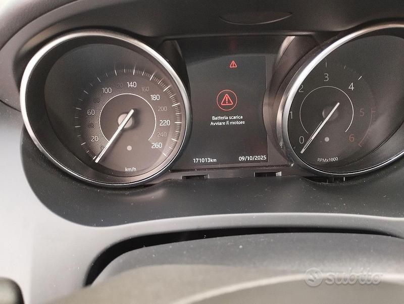 Usata Jaguar E-Pace 150 CV (110 kW) 2019 Grigio SUV