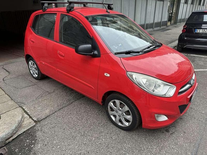 Usata Hyundai i10 Comfort 69 CV (50 kW) 2011 Rosso Utilitaria