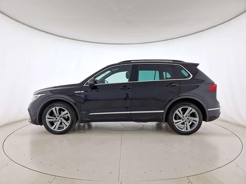 Usata VW Tiguan R-line 150 CV (110 kW) 2022 Deep black perlato SUV