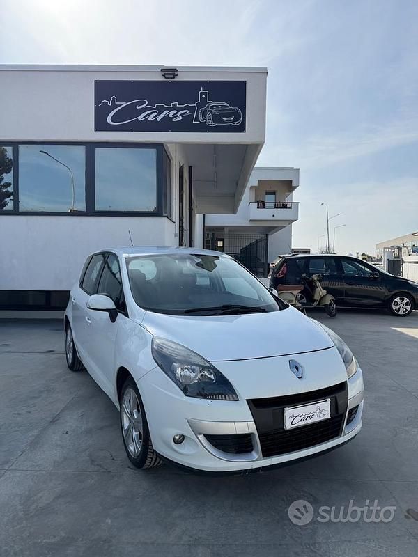 Usata Renault Scénic III Dynamique 110 CV (80 kW) 2011 Bianco Monovolume