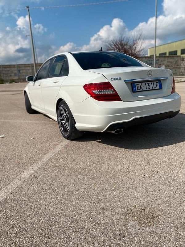 Usata Mercedes C220 170 CV (125 kW) 2011 Bianco Berlina