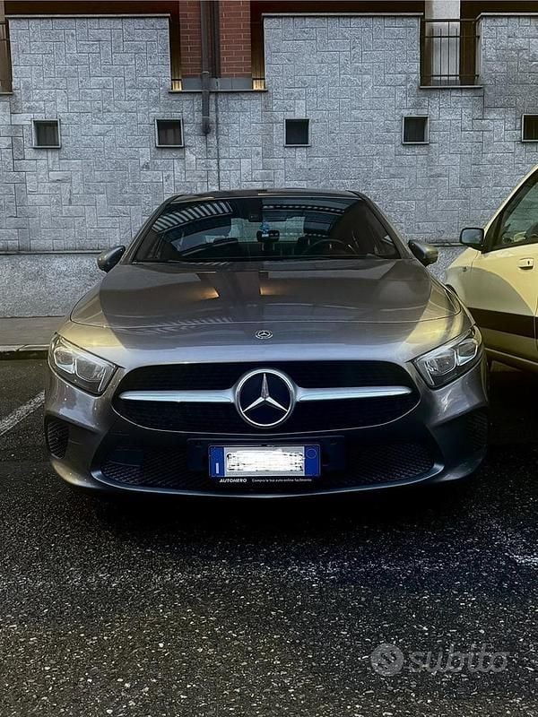 Usata Mercedes A180 116 CV (85 kW) 2020 Grigio Berlina