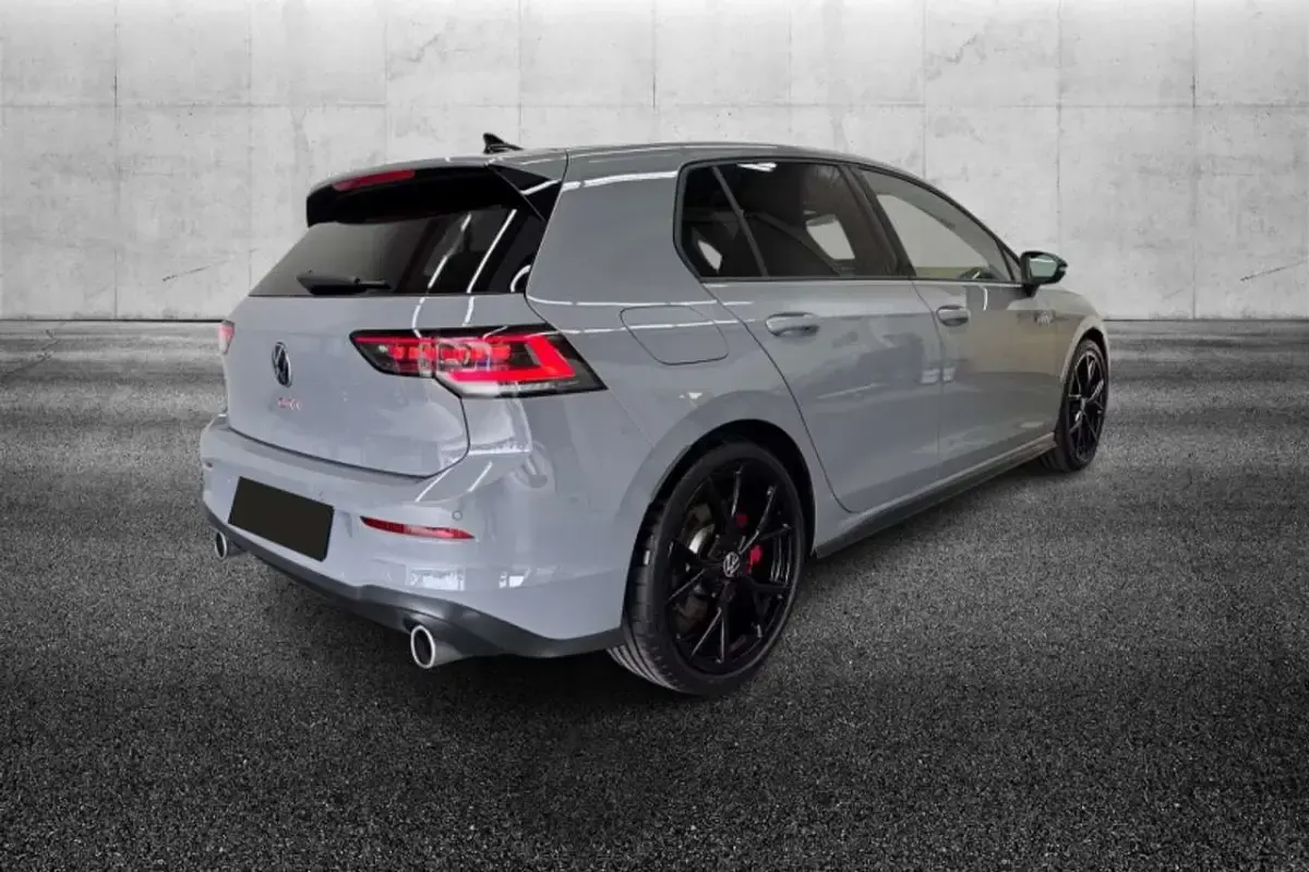 Usata VW Golf VIII GTI 265 CV (194 kW) 2024 Grigio Berlina
