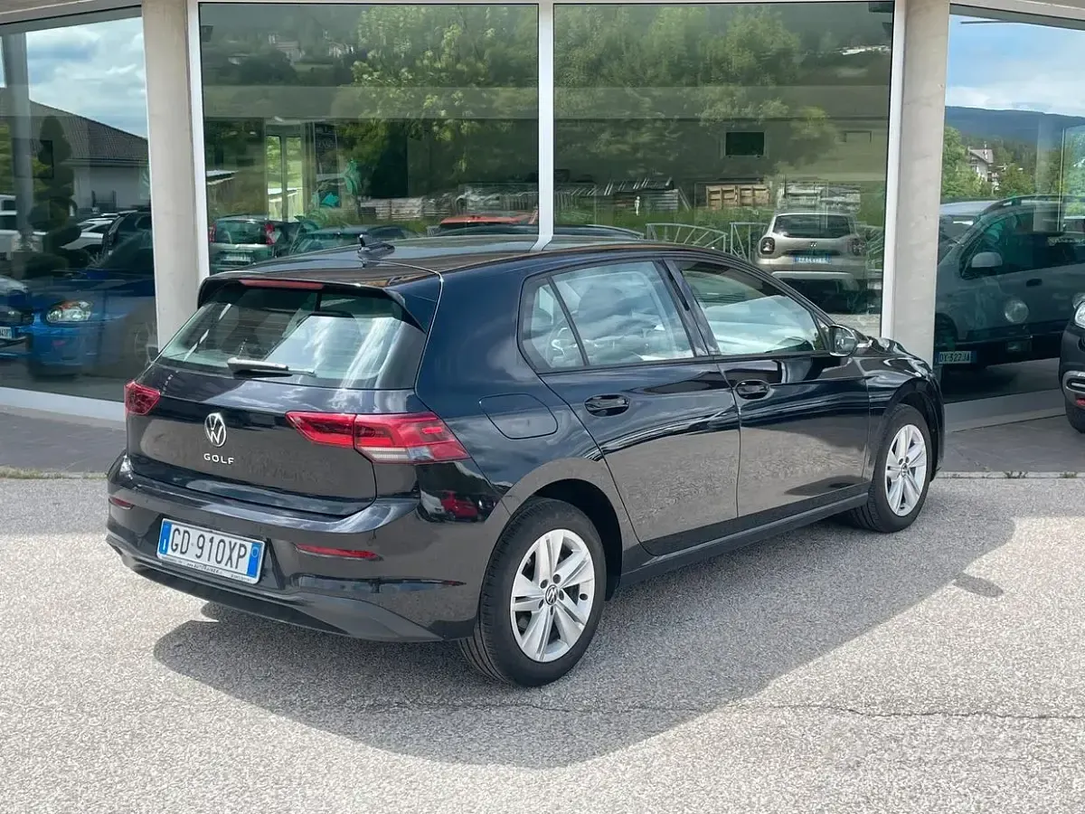 Usata VW Golf VIII Life 116 CV (85 kW) 2021 Nero Berlina