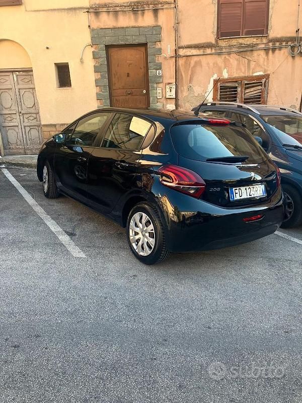 Usata Peugeot 208 75 CV (55 kW) 2016 Nero Utilitaria