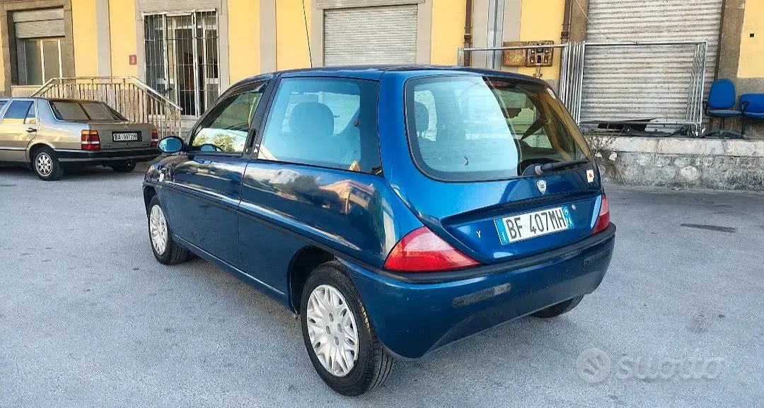 Usata Lancia Ypsilon 60 CV (44 kW) 1999 Bluazzurro Utilitaria