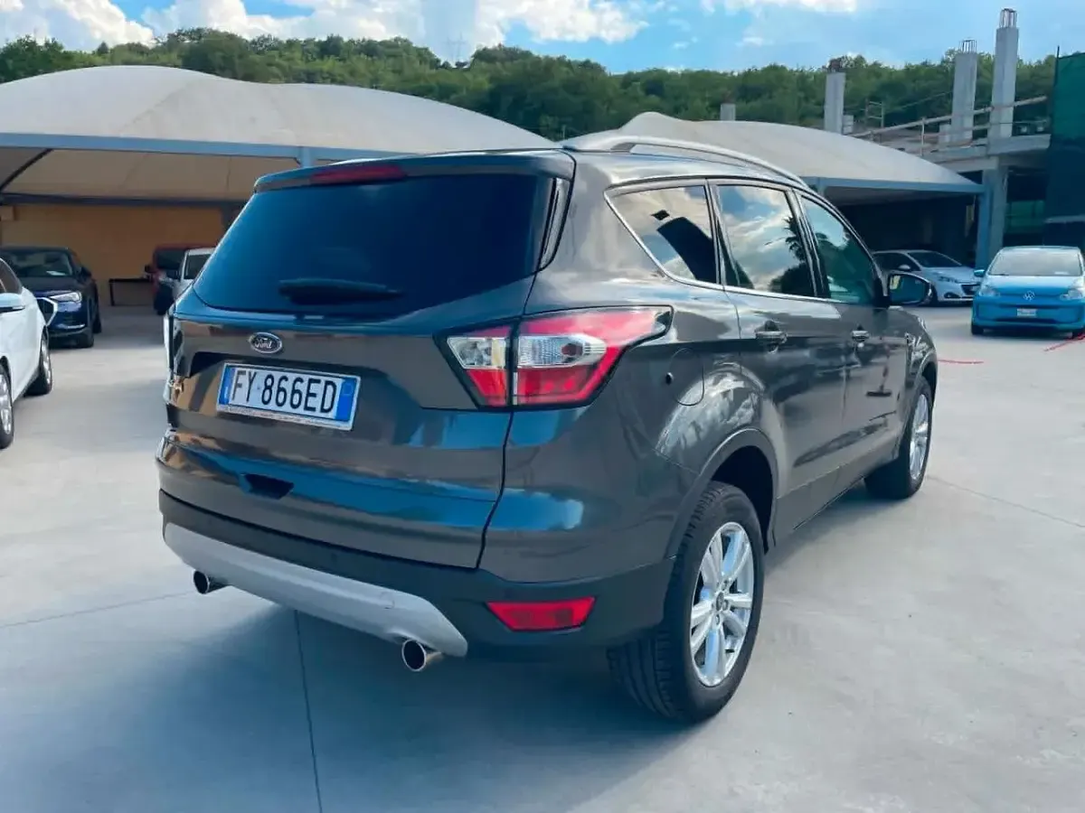 Usata Ford Kuga Business Edition 120 CV (88 kW) 2019 Grigio SUV