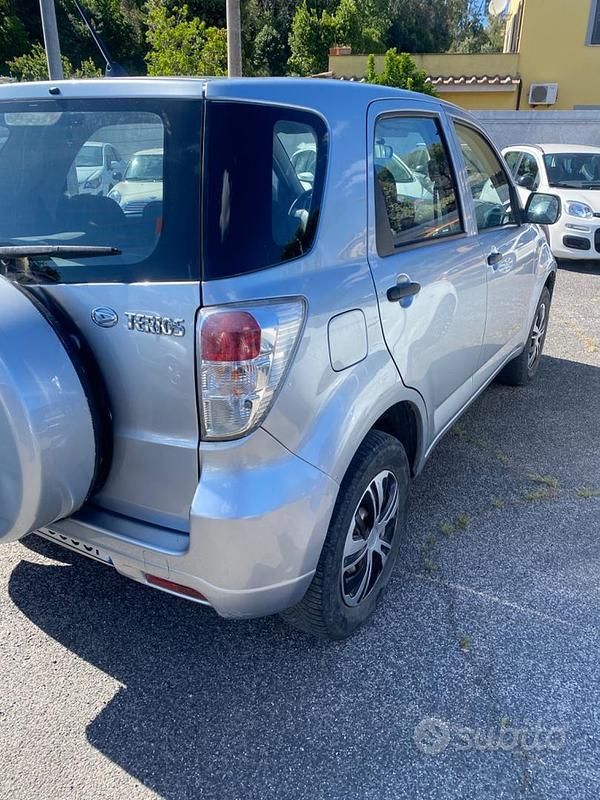 Usata Daihatsu Terios HIRO 105 CV (77 kW) 2009 Argento SUV