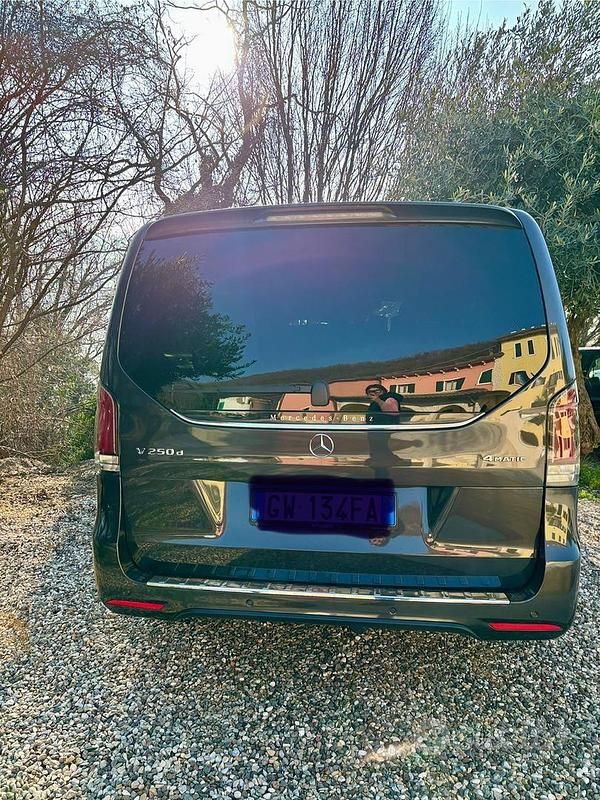 Usata Mercedes V250 Avantgarde 2023 Grigio Monovolume