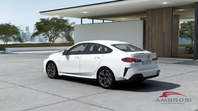Nuova BMW 220 M Sport 163 CV (119 kW) 2025 Alpin white pastello Coupé