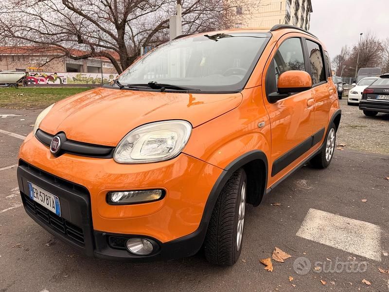 Usata Fiat Panda Trekking 85 CV (62 kW) 2013 Arancione Utilitaria