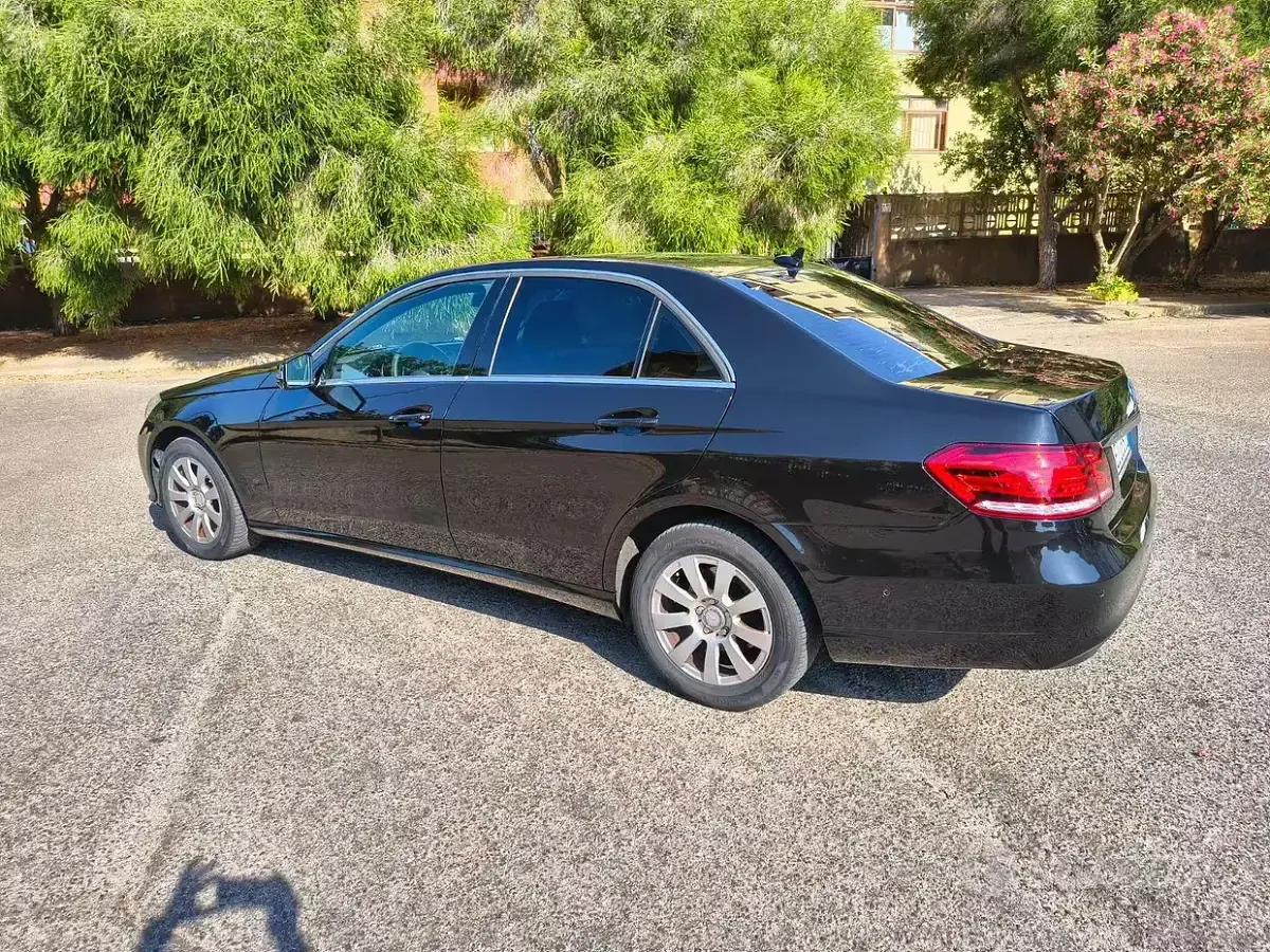 Usata Mercedes E200 136 CV (100 kW) 2015 Nero Berlina