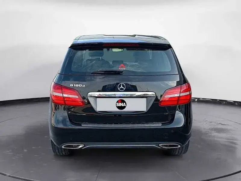 Usata Mercedes 180 109 CV (80 kW) 2018 Nero Berlina