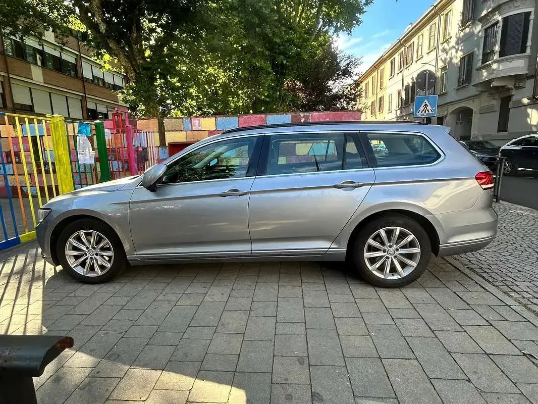 Usata VW Passat Trendline 120 CV (88 kW) 2018 Argento Station wagon