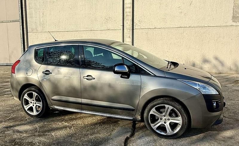 Usata 2010 Peugeot 3008 Outdoor Monovolume | 5500 € (Buon prezzo) - Immagine 1/4