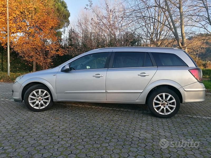 Usata Opel Astra Cosmo 100 CV (73 kW) 2006 Station wagon