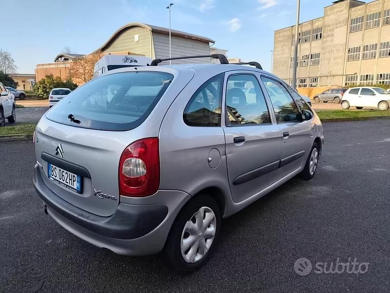 Usata Citroën Xsara Picasso 116 CV (85 kW) 2001 Grigio Monovolume