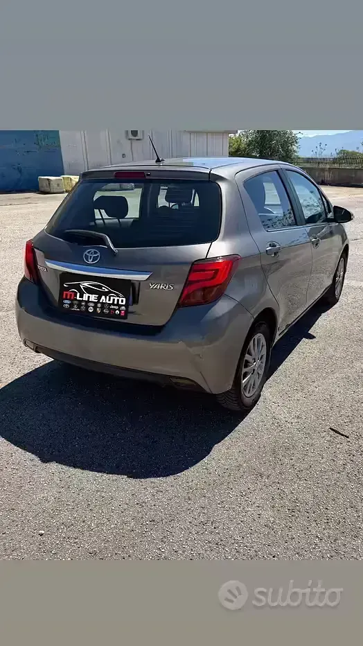 Second-hand Toyota Yaris Active 69 CP (50 kW) 2016 Gri Berlinǎ