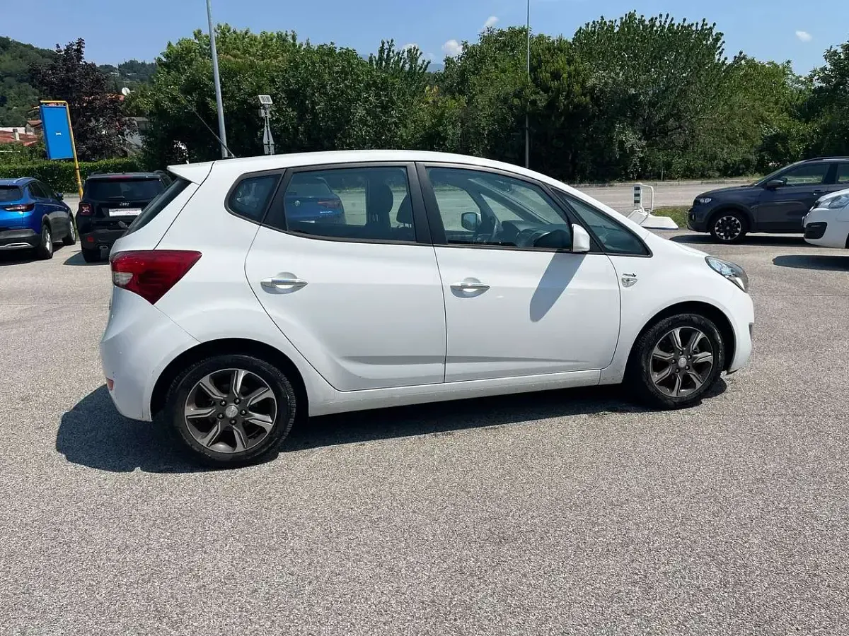 Usata Hyundai ix20 Comfort 90 CV (66 kW) 2019 Bianco Utilitaria