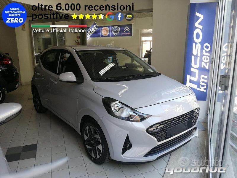Grigio Nuova 2025 Hyundai i10 Due volumi | 13.990 € - Immagine 1/4