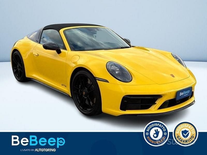Usata Porsche 992 480 CV (353 kW) 2022 Giallo metallizzato Cabrio