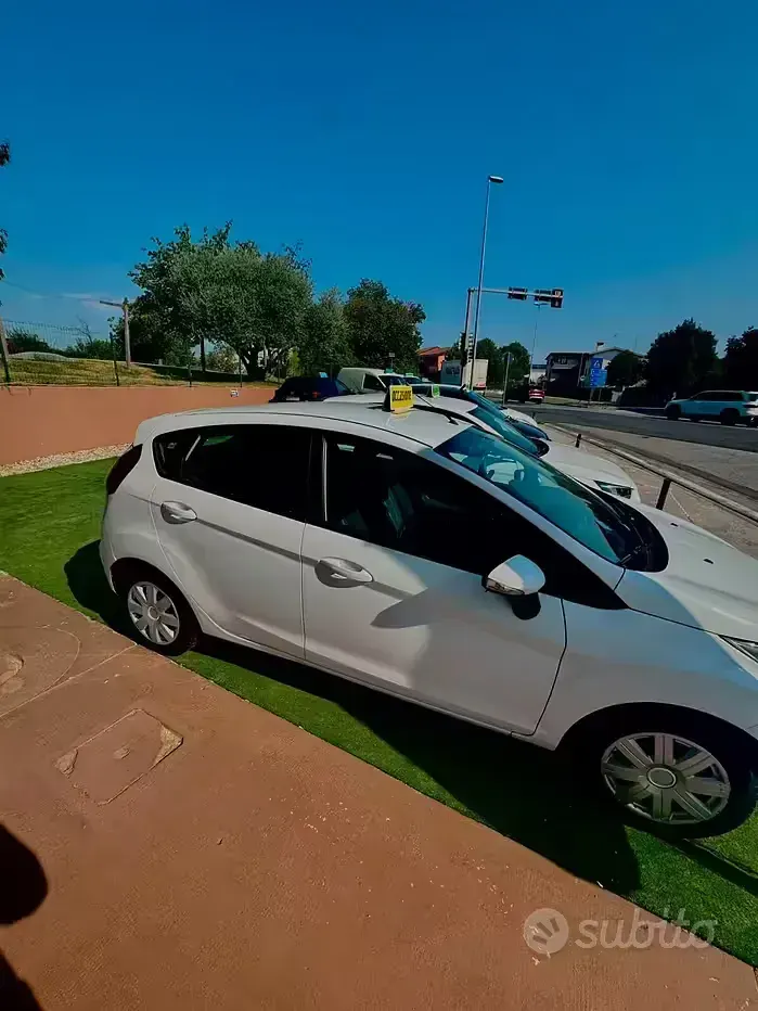 Usata Ford Fiesta Titanium 68 CV (50 kW) 2009 Bianco Berlina