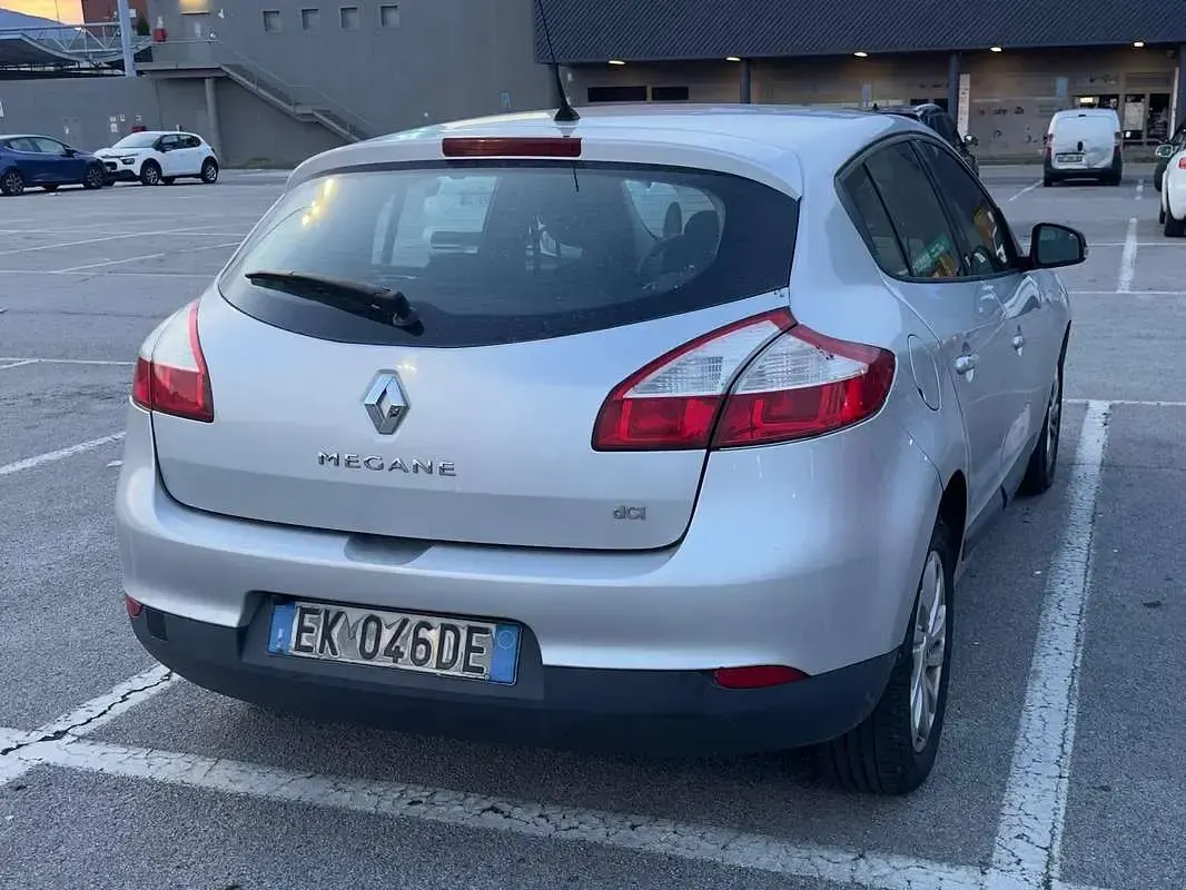 Usata Renault Mégane 110 CV (80 kW) 2011 Argento Berlina