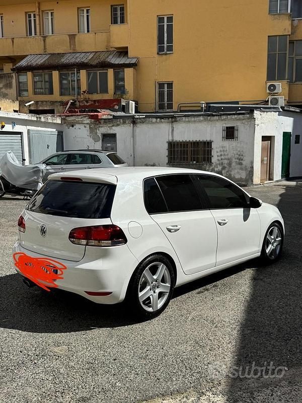 Usata VW Golf VI 110 CV (80 kW) 2009 Bianco Utilitaria