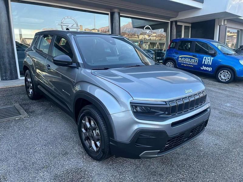 Nuova Jeep Avenger Longitude 101 CV (74 kW) 2025 Grigio SUV