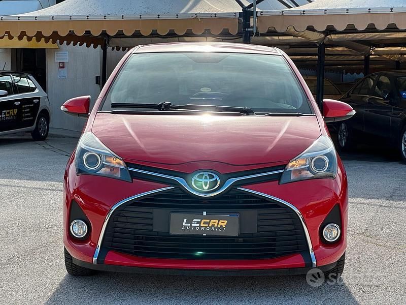 Usata Toyota Yaris Active 90 CV (66 kW) 2014 Rosso Utilitaria