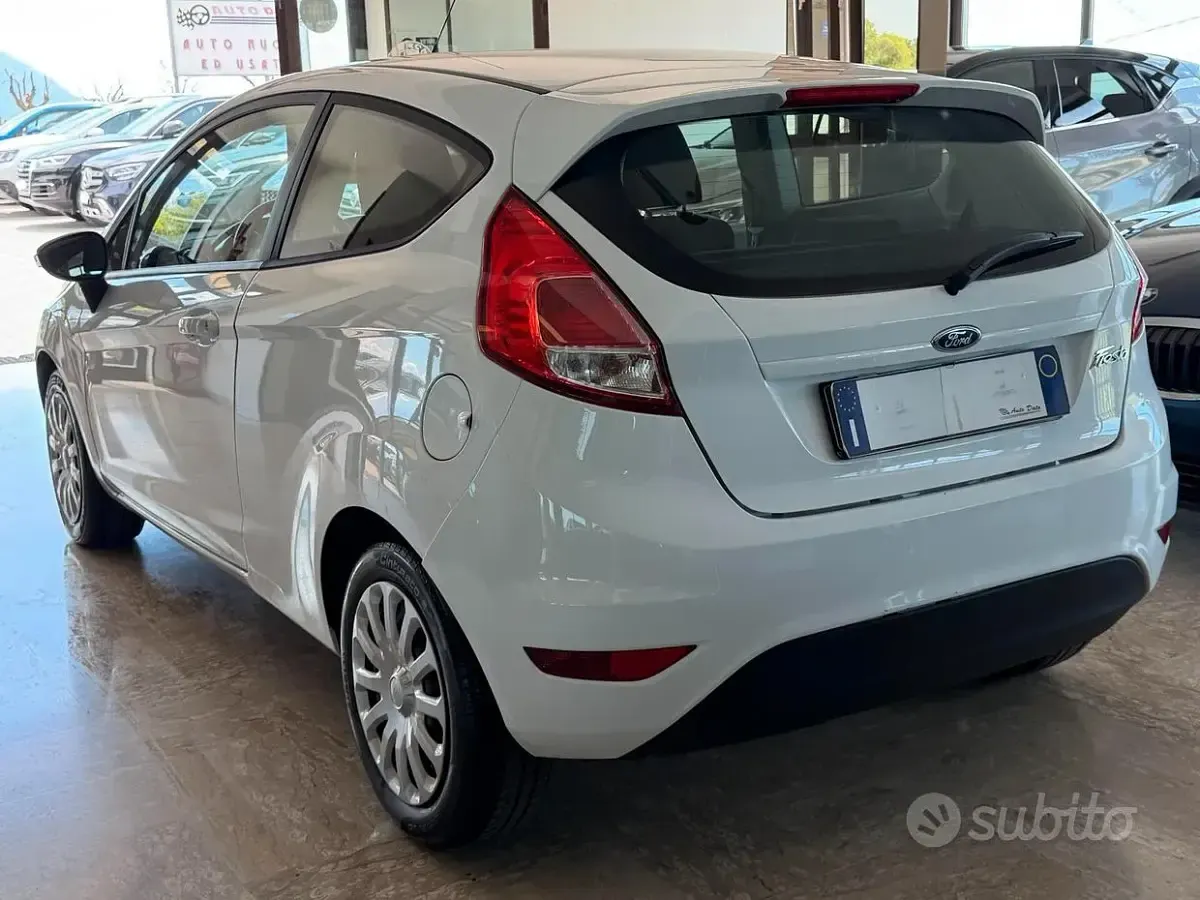 Usata Ford Fiesta 75 CV (55 kW) 2017 Bianco Utilitaria