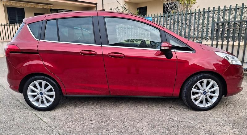 Usata Ford B-MAX Titanium 75 CV (55 kW) 2018 Rosso Monovolume