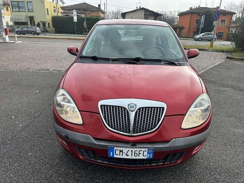 Usata Lancia Ypsilon 60 CV (44 kW) 2004 Rosso Utilitaria