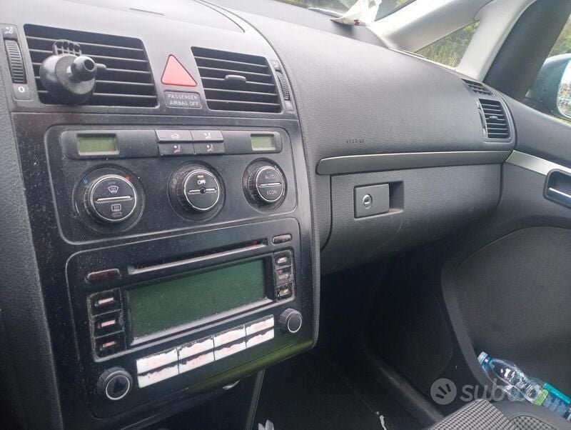 Usata VW Touran Trendline 140 CV (102 kW) 2004 Grigio Monovolume