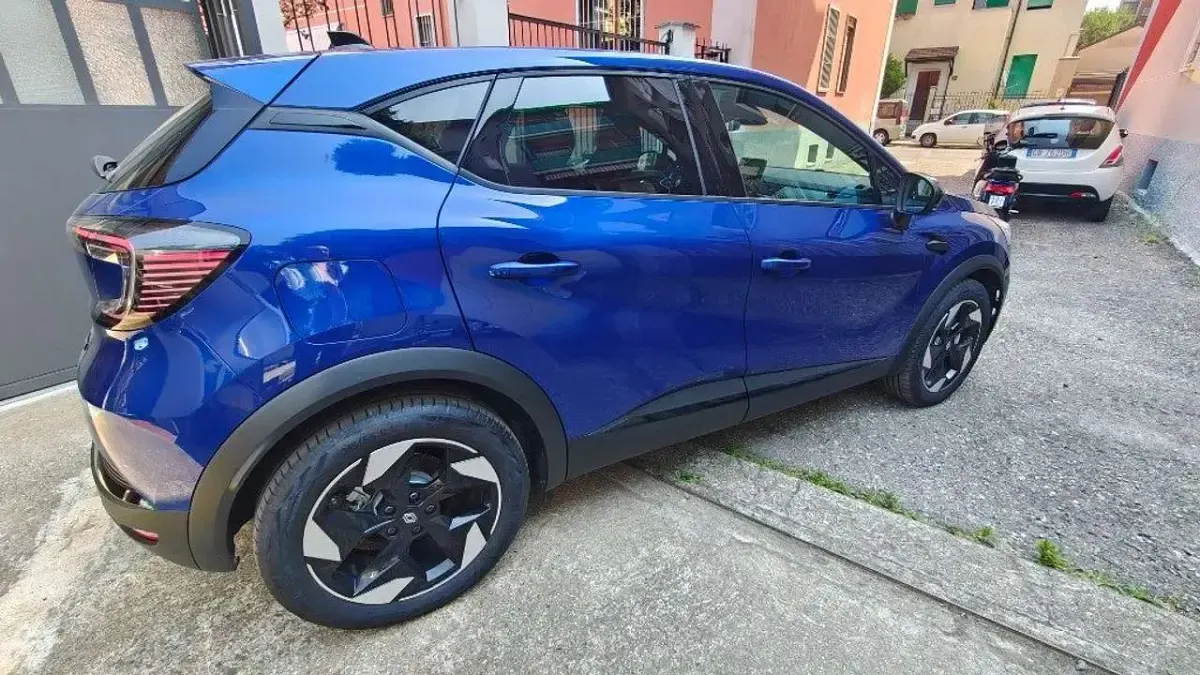 Usata Renault Captur Esprit Alpine 109 CV (80 kW) 2025 Blu elettrico SUV