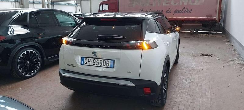 Usata Peugeot e-2008 GT-line 100 kW (136 CV) 2021 Bianco SUV