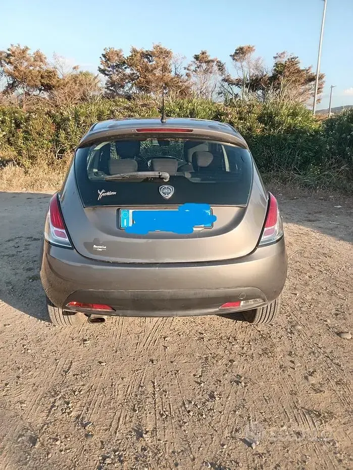 Usata Lancia Ypsilon 69 CV (50 kW) 2012 Grigio Utilitaria