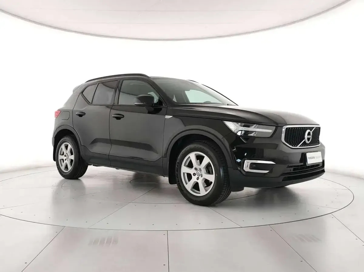 Usata Volvo XC40 Momentum 150 CV (110 kW) 2020 Nero SUV
