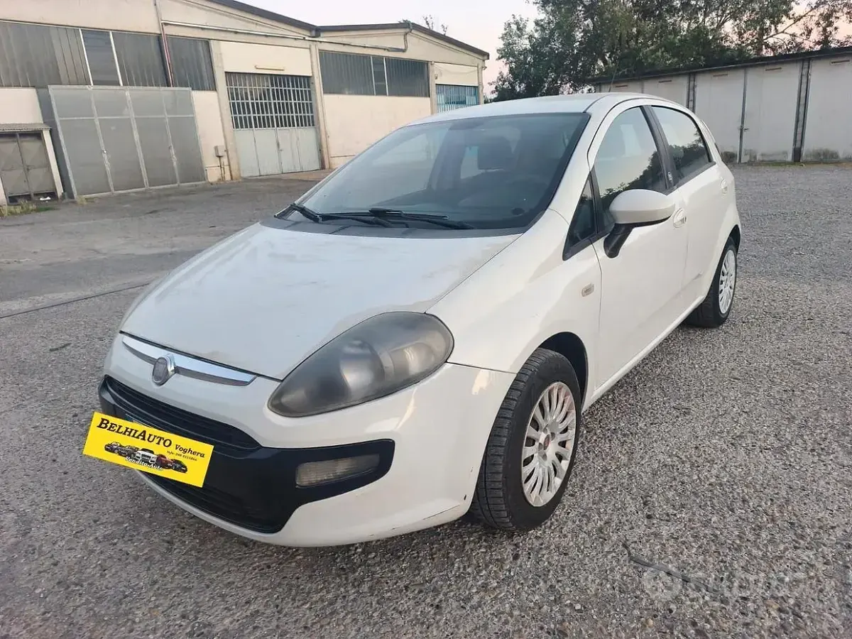 Usata Fiat Punto 69 CV (50 kW) 2011 Bianco Utilitaria