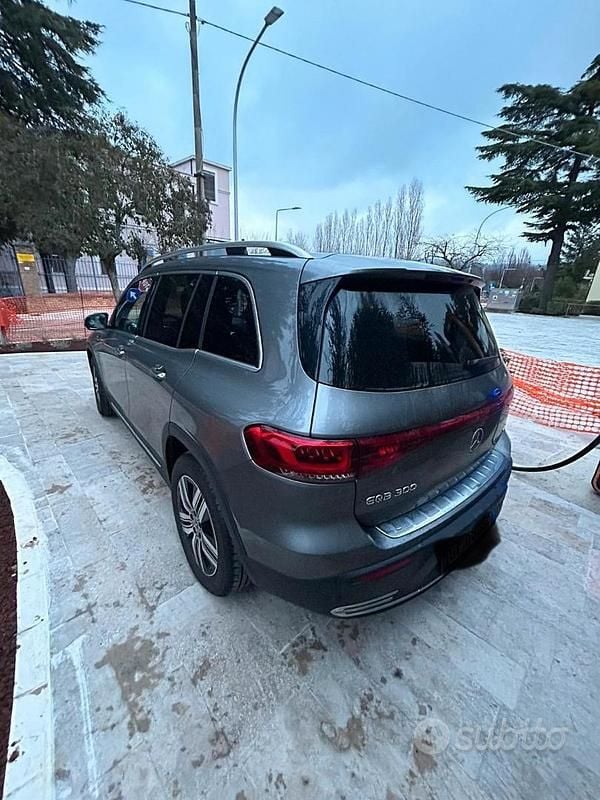 Usata Mercedes EQB300 167 kW (228 CV) 2023 Grigio SUV