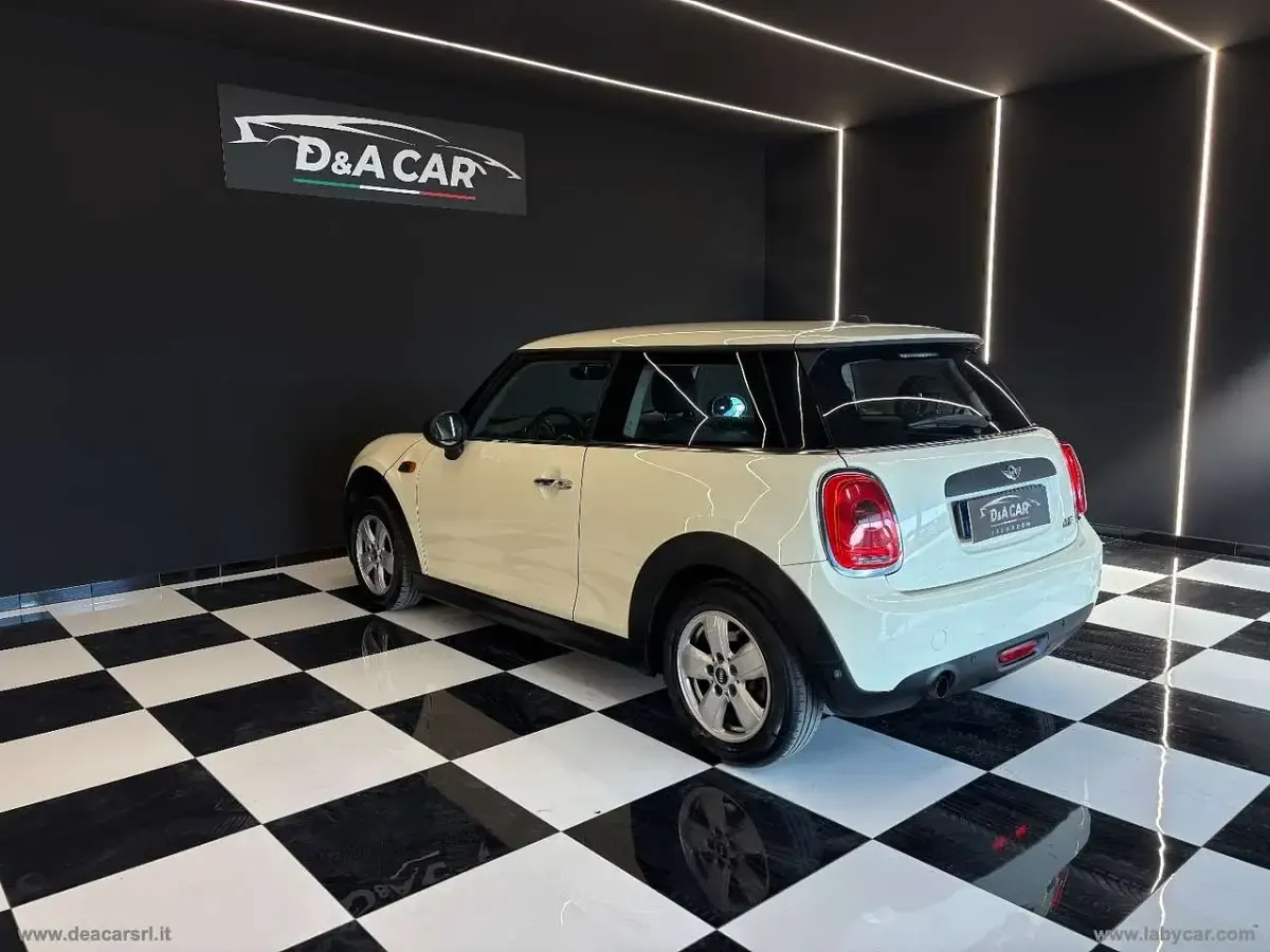 Usata Mini ONE 75 CV (55 kW) 2016 Bianco Utilitaria