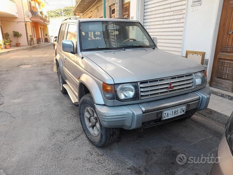 Usata Mitsubishi Pajero 84 CV (61 kW) 1997 Grigio SUV