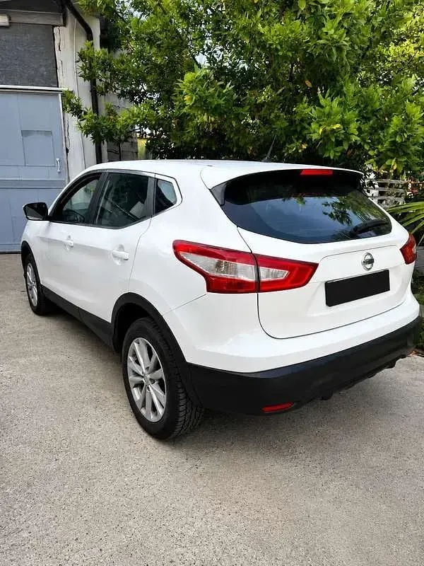 Usata Nissan Qashqai Acenta 110 CV (80 kW) 2015 Bianco SUV