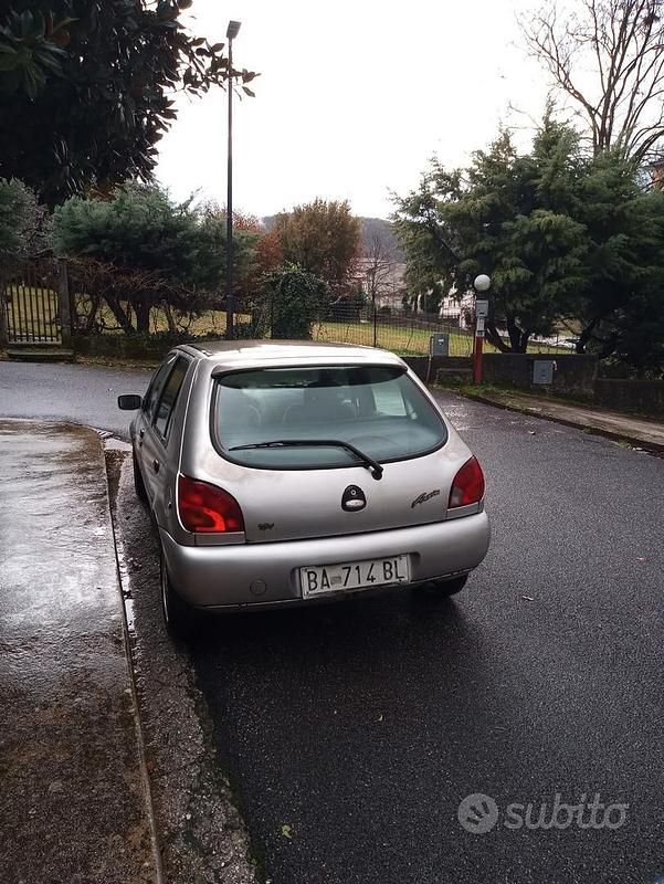 Usata Ford Fiesta 1998 Grigio Berlina