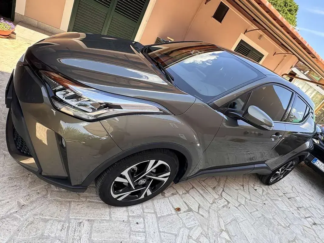 Usata Toyota C-HR Lounge 98 CV (72 kW) 2022 Bronzo SUV