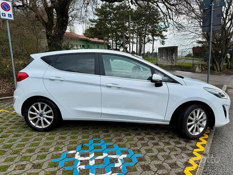 Begagnad Ford Fiesta 86 HK (63 kW) 2021 Vit Halvkombi