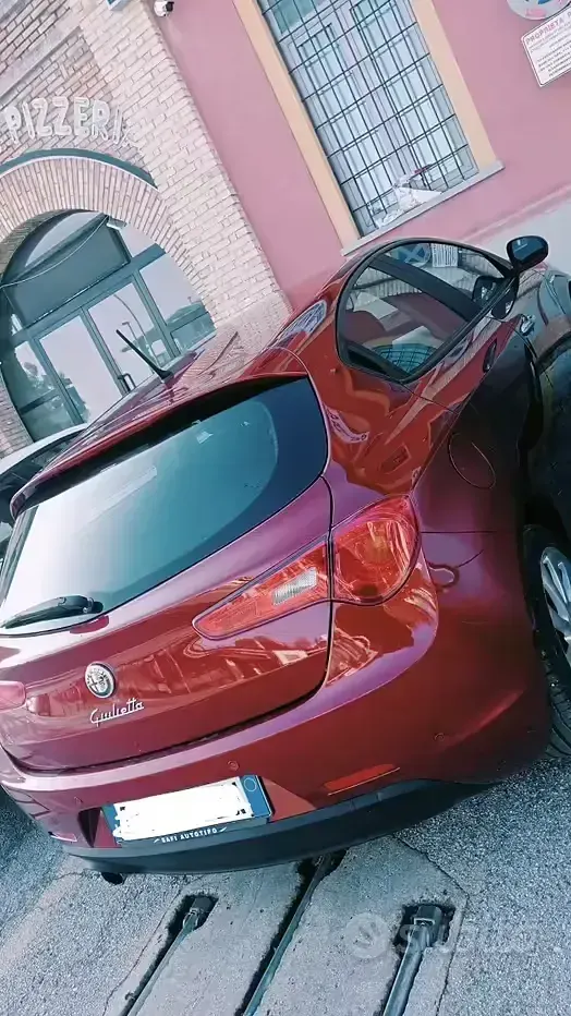 Usata Alfa Romeo Giulietta 105 CV (77 kW) 2012 Rosso Utilitaria
